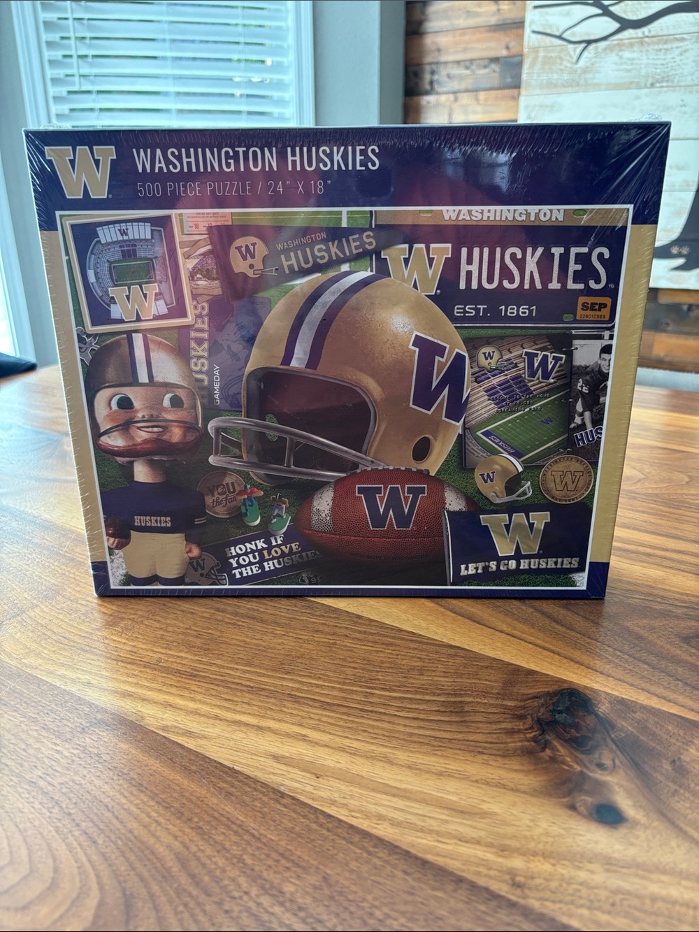 NIP New University of Washington UW Huskies College Football 500 Piece Puzzle